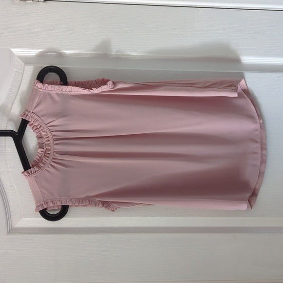 Sleeveless ruffled top - Picture 1 of 1